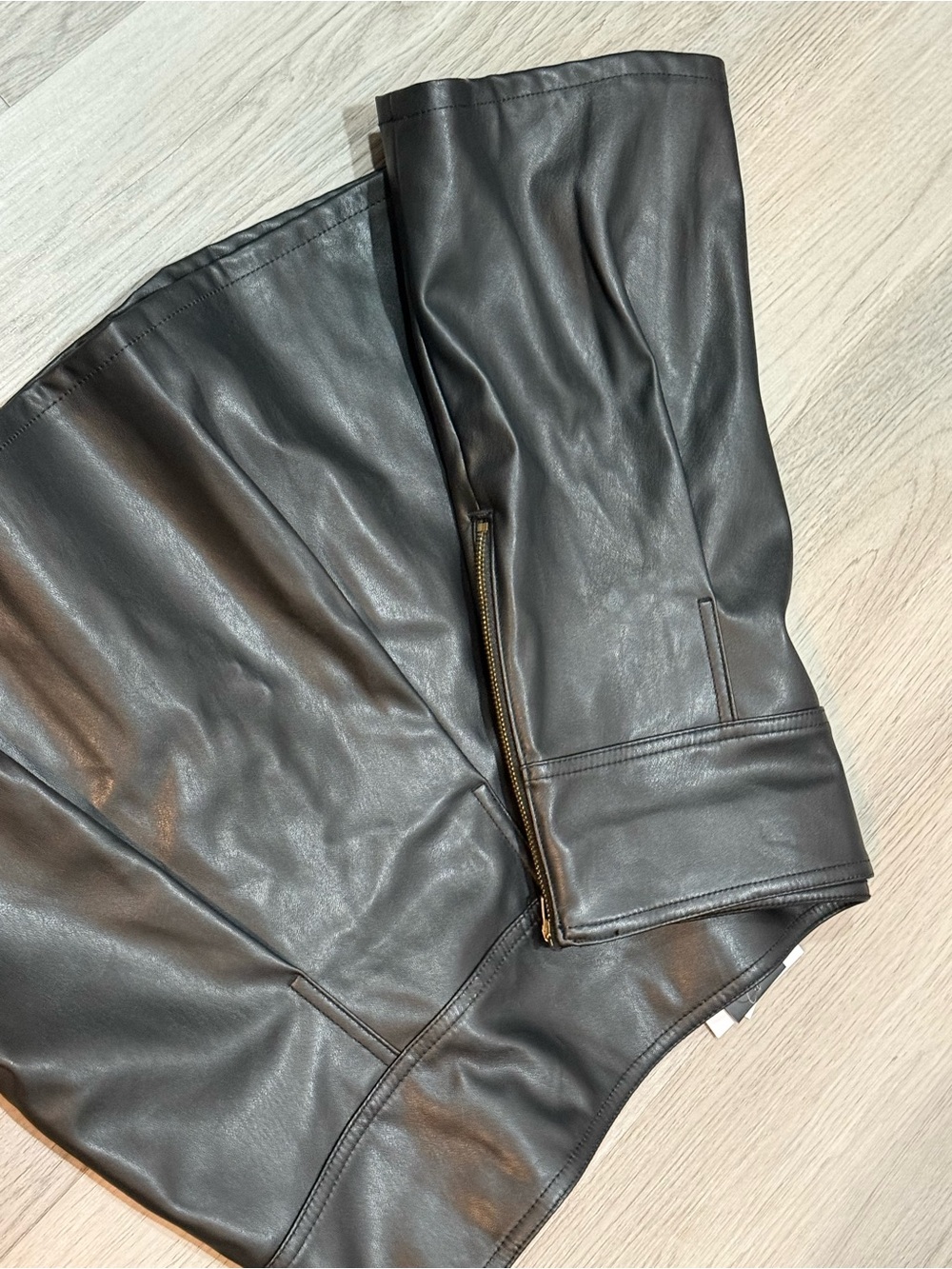 Celebrity Pink Black Faux Leather Pleated Mini Skirt - Picture 3 of 4